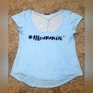MOMMIN' Top. Light Blue.
